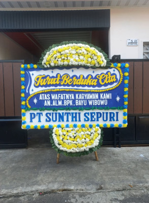 Papan Bunga Duka di Pesawahan