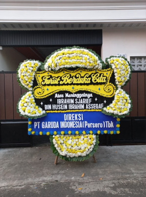 Papan Bunga Duka di Pesawahan