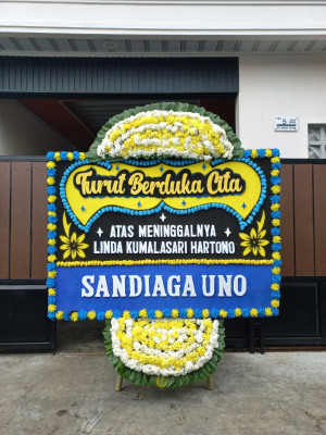 Papan Bunga Duka di Pesawahan